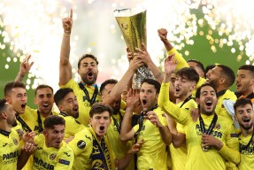 爱游戏官方入口-荷甲窗口期走向成谜，比利亚雷亚尔战术微调，媒体盛赞，阵容厚度经受考验(塞维利亚vs比利亚雷亚尔比赛分析)