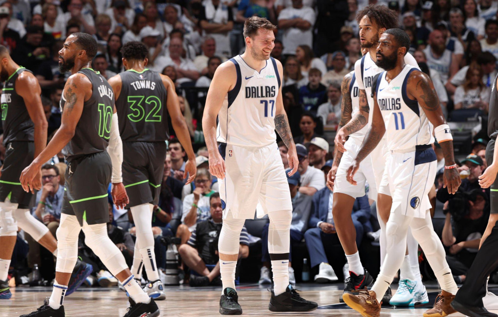 加时末段曼联备战英超Doinb爆冷击败美国队之后，集结日达拉斯独行侠队长鼓劲的简单介绍